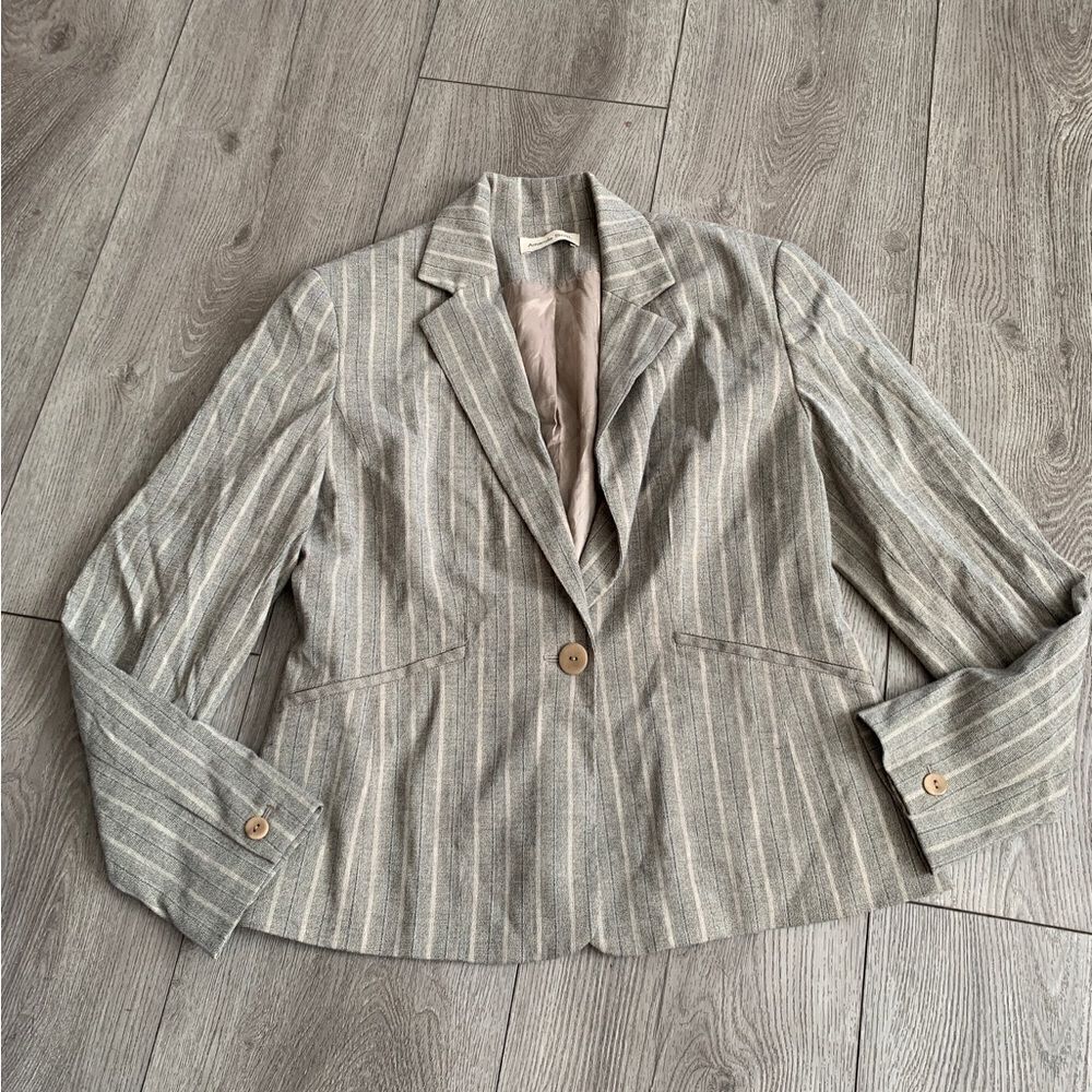 Amanda smith woman’s blazer used and in good condition